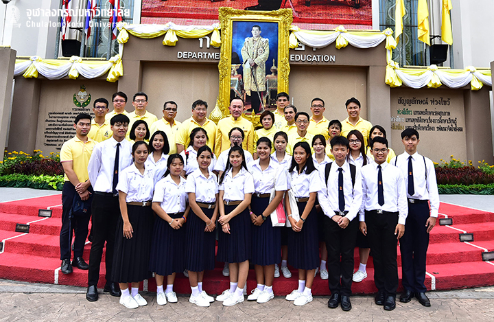 พิธีตักบาตรเ�Ȩ��่องใ�Ȩ��ัน๶�ฉลิมพระช�Ȩ��พรรษาสมเึϹ�จพระ๶�จ้าอยู่หัว