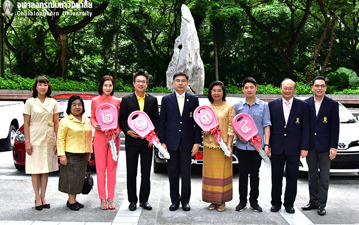 มอบรถยนต์แก่ผู้ได้รับรางวัลสลากกาชาด จุฬาฯ ประจำปี 2561