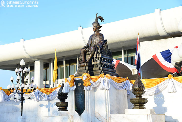 พิธีวางพุ่มดอกไม้สักการะรัชกาลที่ 7 เนื่องในวันรัฐธรรมนูญ