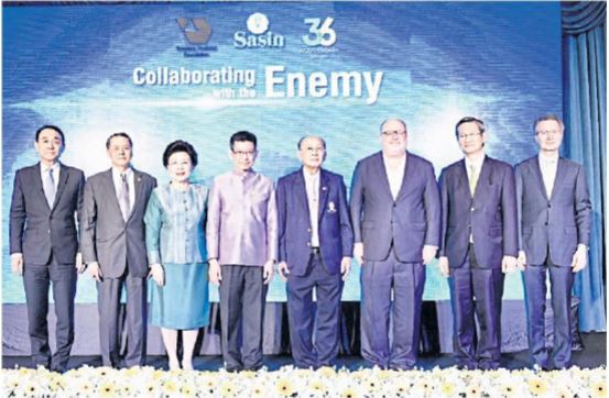 Photo News: Column SOCIAL SCENE: WARM WELCOME