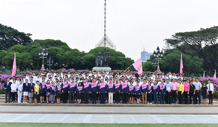 คณะนักกีฬาจุฬาฯ ถวายราชสักการะพระบรมราชานุสาวรีย์ 2 รัชกาล