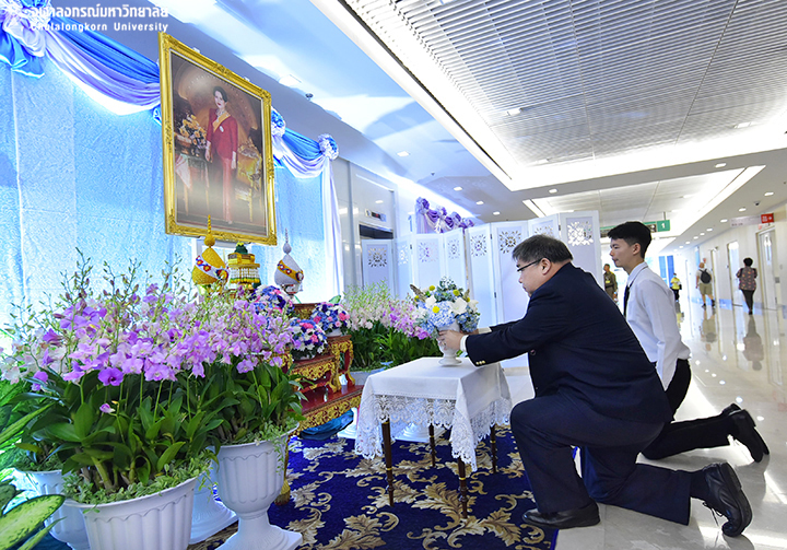 ลงนามถวายพระพรสมเด็จพระนางเจ้าสิริกิติ์ พระบรมราชินีนาถ และพระเจ้าวรวงศ์เธอ พระองค์เจ้าโสมสวลี พระวรราชาทินัดดามาตุ
