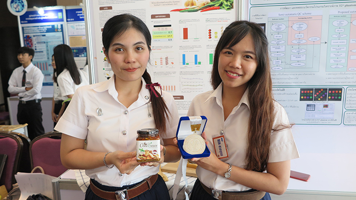 นิสิตจุฬาฯ คว้ารางวัล “ผลงานนวัตกรรมอุดมศึกษา 2562” ในงานมหกรรมงานวิจัยแห่งชาติ 2562