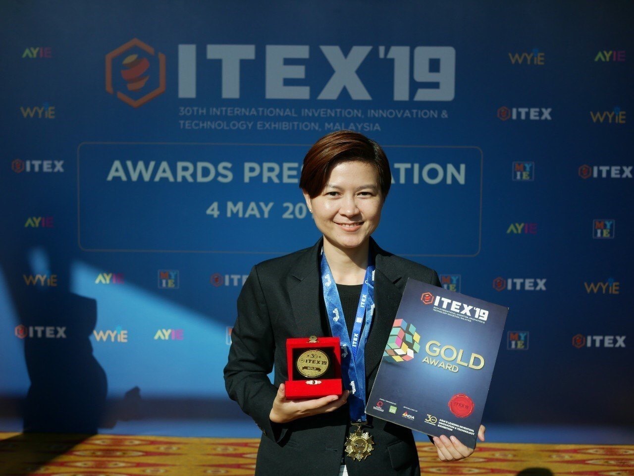 นิสิตปริญญาเอก คณะครุศาสตร์ ได้รางวัลเหรียญทองจากการประกวดนวัตกรรม ณ ประเทศมาเลเซีย