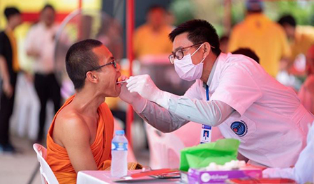 ถวายเป็นพระราชกุศล สถานทูตไทยใน สปป.ลาว จัดบริการทันตกรรมพระภิกษุ-สามเณร 999 รูป