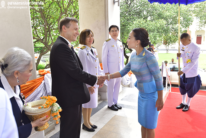สมเด็จพระเจ้าลูกเธอ เจ้าฟ้าพัชรกิติยาภา นเรนทิราเทพยวดี เสด็จทรงเปิดการประชุมวิชาการเรื่อง “70 ปี สหพันธ์สาธารณรัฐเยอรมนี : อิทธิพลของรัฐธรรมนูญเยอรมนีต่อกระบวนการร่างรัฐธรรมนูญไทย”