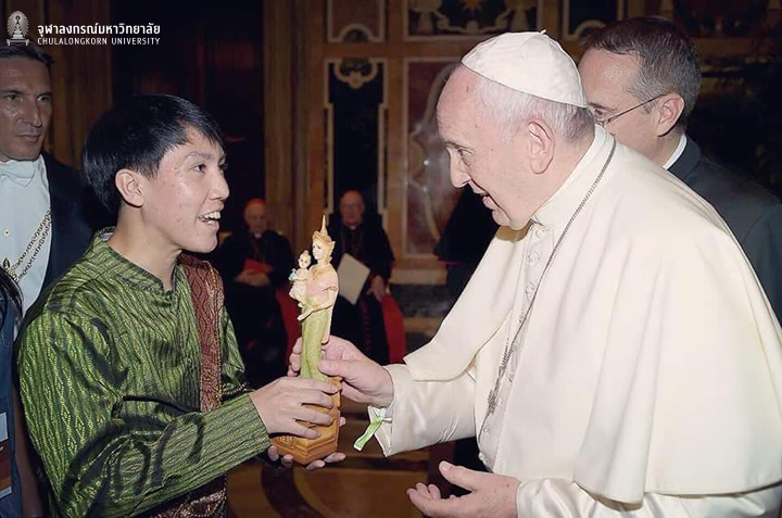 Chula Student as Thai Delegate for the International Youth Forum Meets Pope Francis at Vatican City