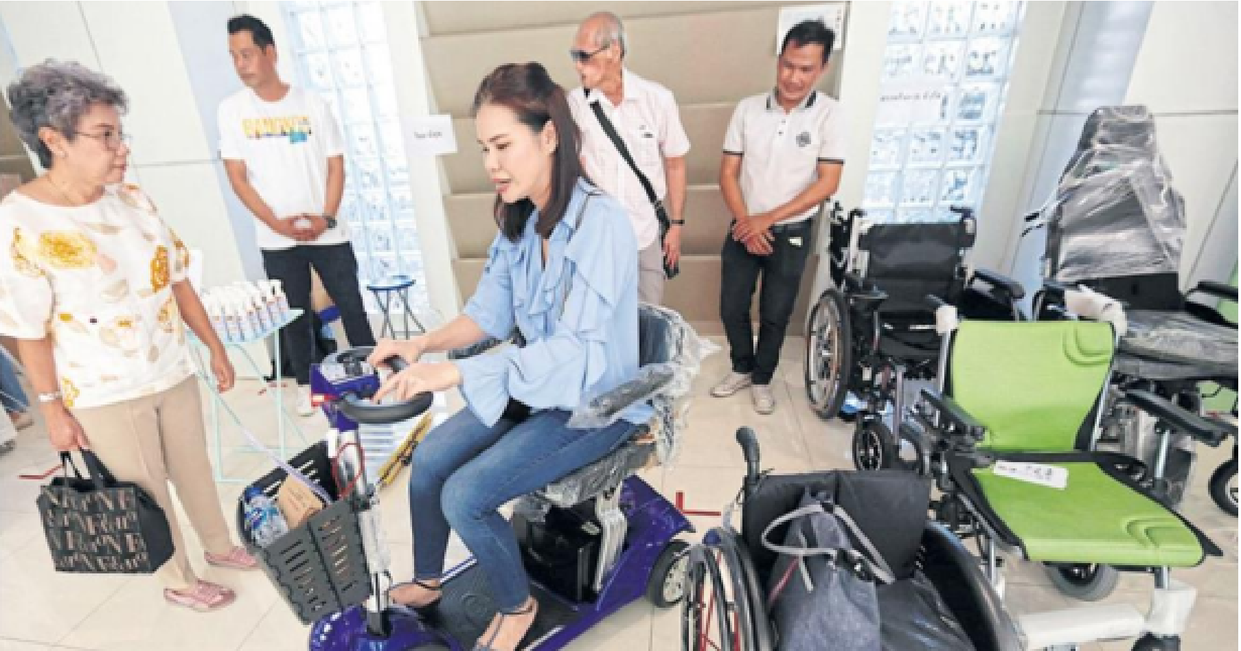 Photo News: SCOOTING ABOUT