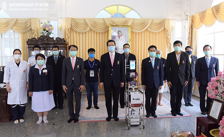 สมเด็จพระกนิษฐาธิราชเจ้า กรมสมเด็จพระเทพรัตนราชสุดาฯ สยามบรมราชกุมารีพระราชทานหุ่นยนต์ Pinto แก่โรงพยาบาลจุฬาฯ เพื่อช่วยแพทย์ในสถานการณ์ COVID-19 ที่โรงพยาบาลจุฬาลงกรณ์
