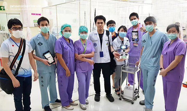 CU-RoboCovid Development Team Presents Delivery Robots with Tele-presence System to Ramathibodi Hospital