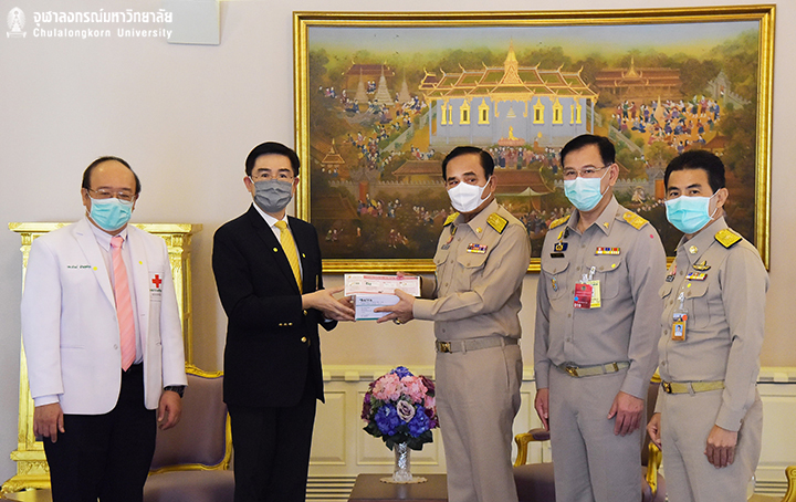 Chula presents COVID-19 Rapid Strip Test to PM for use in Thai society