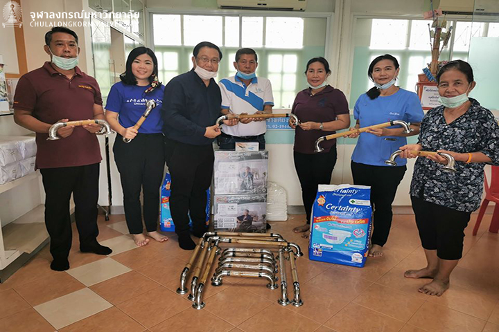 Chula UDC ร่วมบริจาคอุปกรณ์ช่วยเหลือสำหรับผู้สูงอายุ