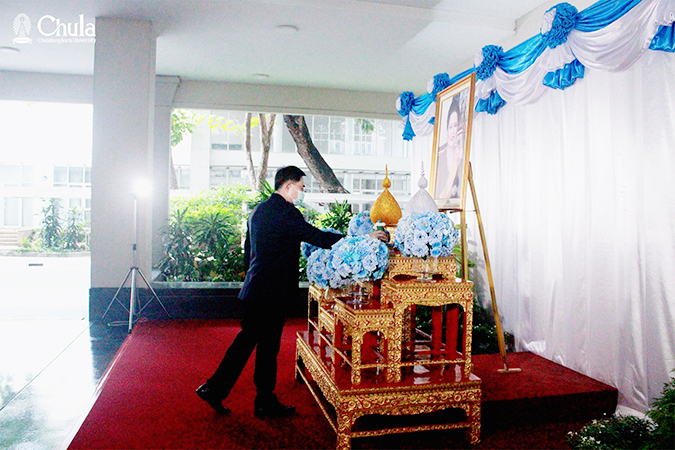 คณะผู้บริหารจุฬาฯ ลงนามถวายพระพร สมเด็จพระนางเจ้าสิริกิติ์ พระบรมราชินีนาถ พระบรมราชชนนีพันปีหลวง เนื่องในโอกาสวันเฉลิมพระชนมพรรษา