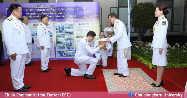 พระบาทสมเด็จพระเจ้าอยู่หัวพระราชทานรถวิเคราะห์ผลด่วนพิเศษต้นแบบ ตรวจเชิงรุกโควิด-19 ประชาชนกลุ่มเสี่ยง