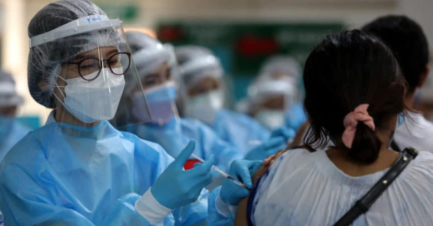 Chula Virologist Urges 2nd Booster Delay