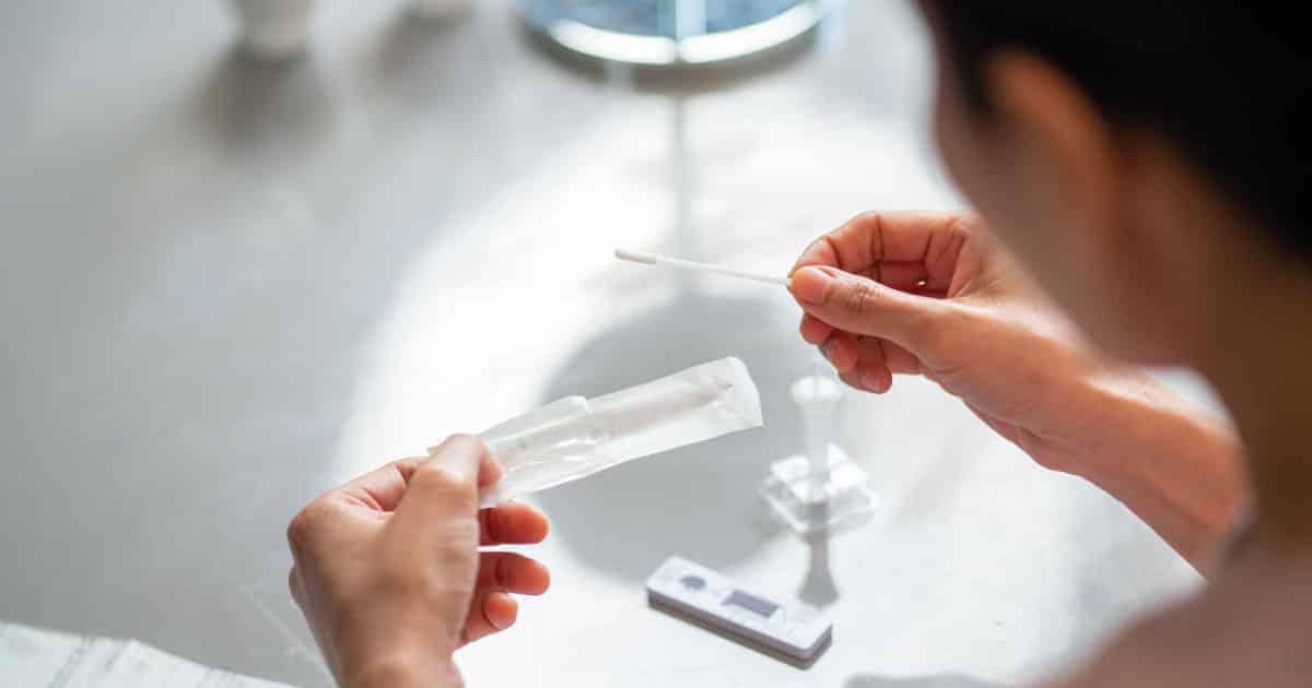 Take a Test if You Have These BA.4/5 Symptoms, Says Chula Virologist