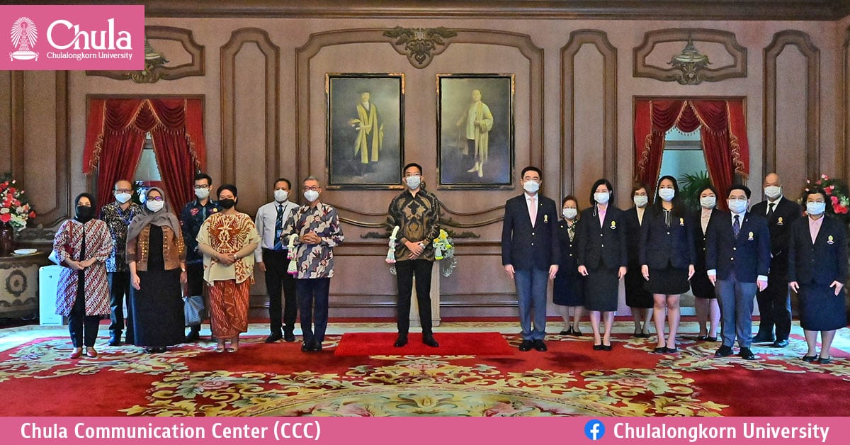 กษัตริย์แห่งรัฐ Puro Mangkunegoro ประเทศอินโดนีเซียเสด็จเยือนจุฬาฯ ทอดพระเนตรการแสดงที่คณะศิลปกรรมศาสตร์ จุฬาฯ