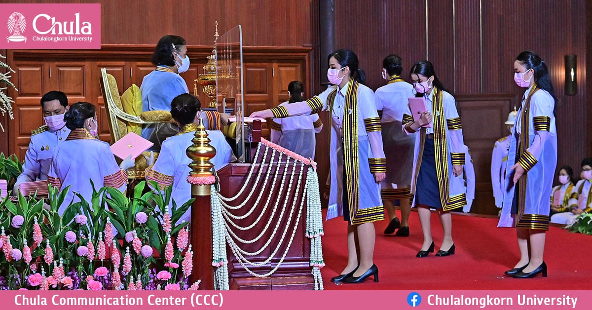 สมเด็จพระกนิษฐาธิราชเจ้า กรมสมเด็จพระเทพรัตนราชสุดา ฯ สยามบรมราชกุมารี เสด็จฯ แทนพระองค์พระราชทานปริญญาบัตรแก่บัณฑิตจุฬาฯ ปีการศึกษา 2564 เป็นวันที่สอง