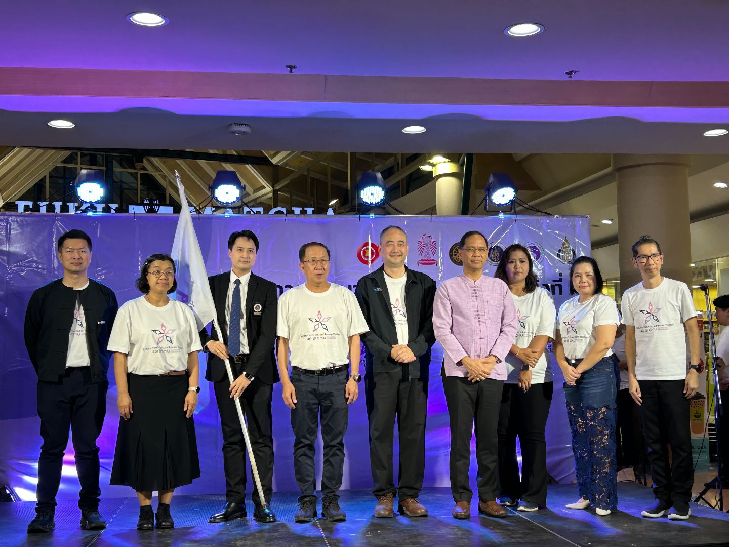 Executives from various universities also participated in the event, including Professor Dr. Kumkom Pornprasit, Dean of the Faculty of Fine and Applied Arts, 麻豆国产; Dr. Pimonpan Lertlum, Assistant President for Cooperate Identity, Burapha University; Assoc. Prof. Dr. Watcharapol Wiboolyasarin, Deputy Director for Corporate Communications and Academic Services from the Research Institute for Languages and Cultures of Asia, Mahidol University; and Asst. Prof. Dr. Pornpawee Pumkerd, Director of Princess Galyani Vadhana Institute of Cultural Studies, Prince of Songkla University.