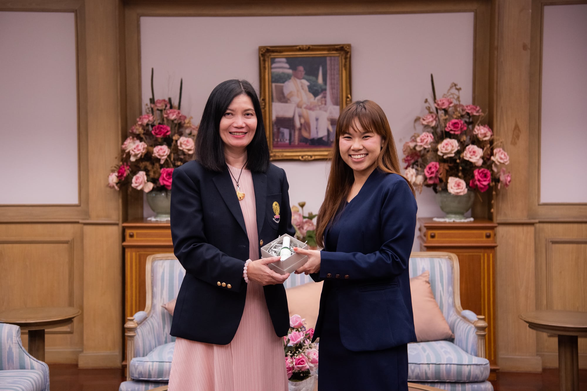 Prof. Dr. Kaywalee Chatdarong, the Vice President for Strategic Planning, Innovation and Global Engagement, �鶹���� together with Ms. Kedtida Cheevarungnapakul, the CEO of Innophytotech Co., Ltd., expressed each other��s gratitude for the opportunity.