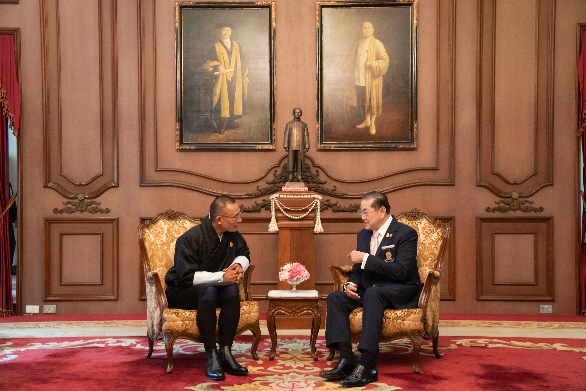 Honorable Dasho Tshering Tobgay, Prime Minister of Bhutan and Prof. Dr. Surakiart Sathirathai, Chairman of the �鶹���� Council