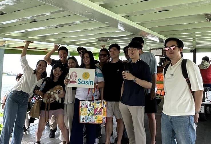 Sasin MBA Students Visit Tha Chalom to Learn Sustainable Brand Building 
