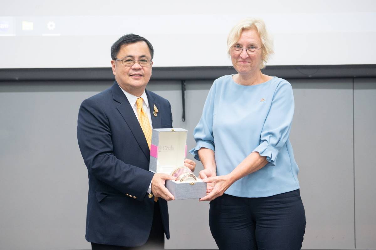 Prof. Dr. Wilert Puriwat, Acting President of �鶹����, and H.E. Astrid Emilie Helle, Ambassador of Norway to Thailand