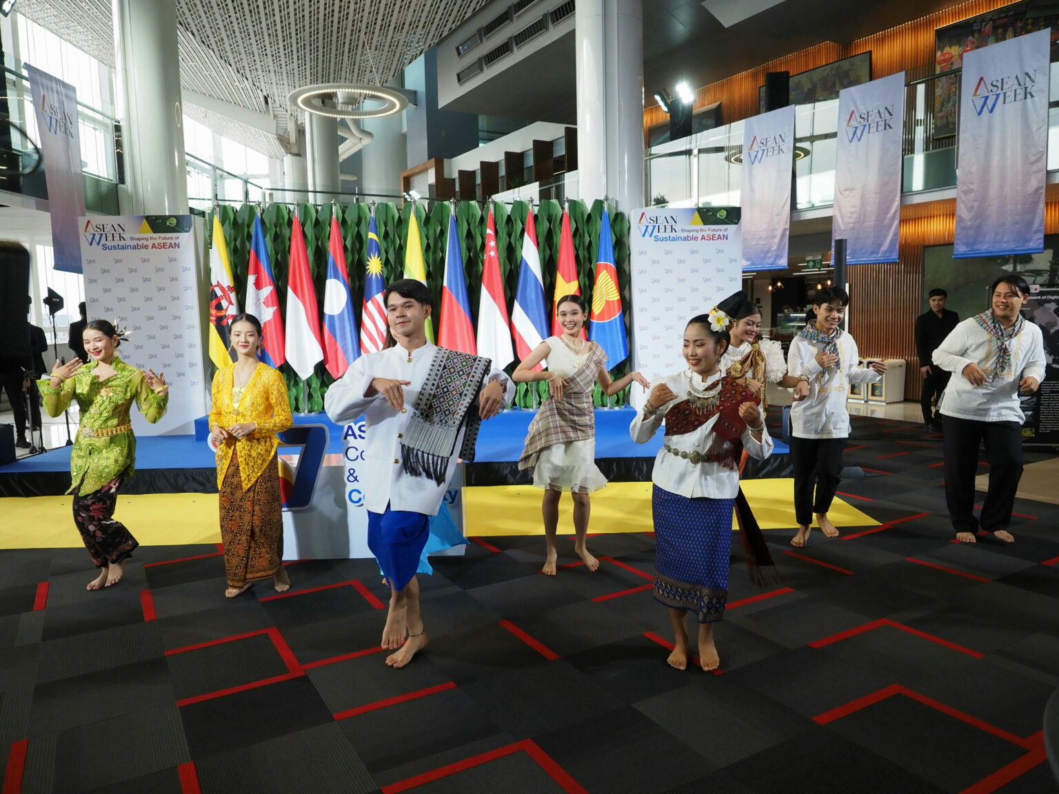 Chula Faculty of Fine and Applied Arts Performs at ASEAN Week 2024 to Celebrate the 57th Anniversary of ASEAN?