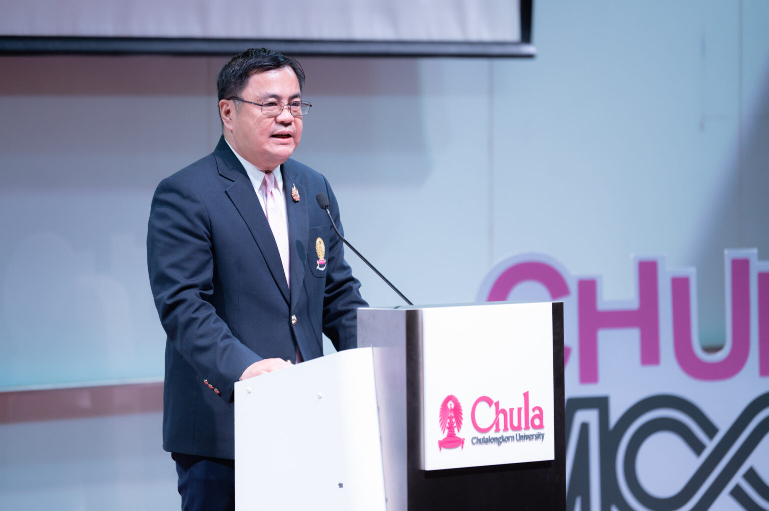 Prof. Dr. Wilert Puriwat, Acting President of �鶹����