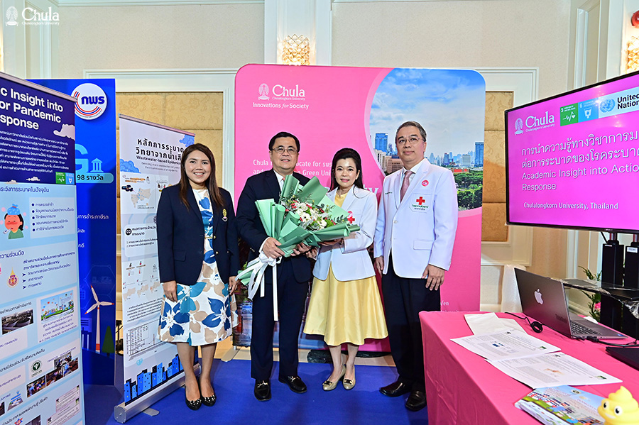 Acting President of �鶹���� Congratulates Two Professors for Winning Two Government Excellence Awards in 2024