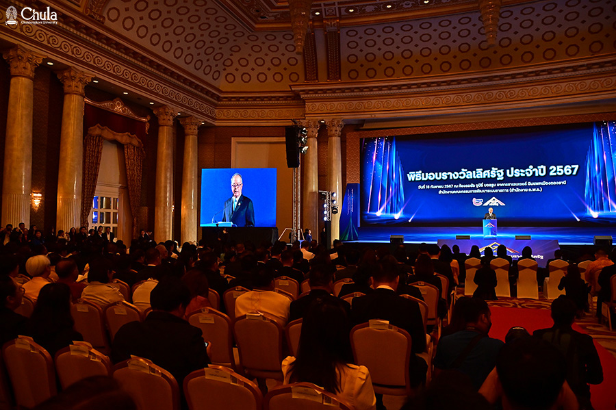 Acting President of �鶹���� Congratulates Two Professors for Winning Two Government Excellence Awards in 2024