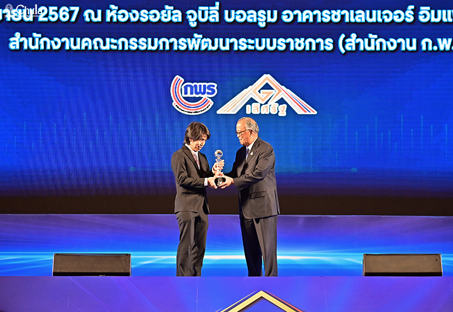 Acting President of �鶹���� Congratulates Two Professors for Winning Two Government Excellence Awards in 2024