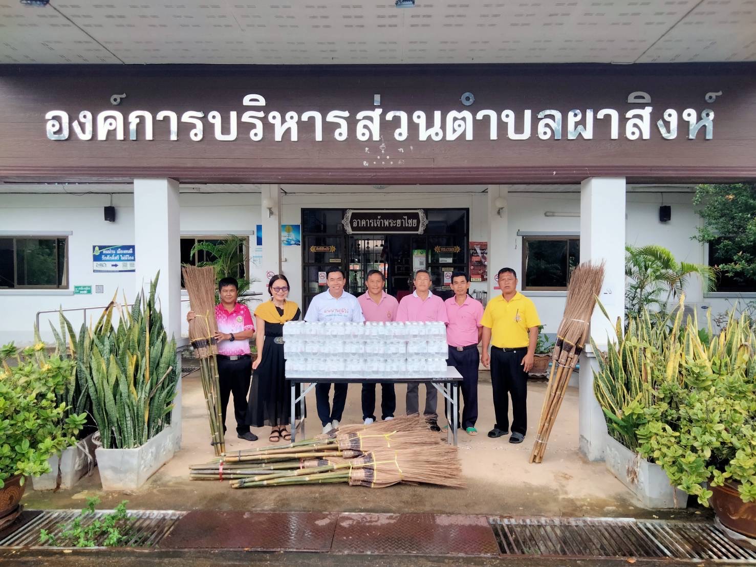 �鶹���� has provided relief through donations to help flood victims in Nan Province. The Centre of Learning Network for Region (CLNR), �鶹����, has delivered items purchased with donations through the account set up for receiving contributions for flood victims in Nan, 