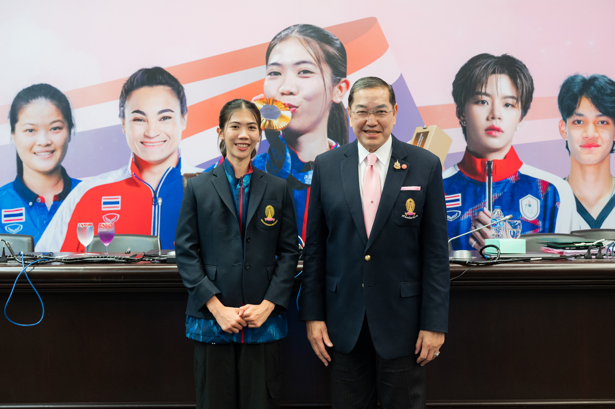 Panipak Wongpattanakit, Alumna, Faculty of Sports Science, �鶹���� and Professor Emeritus Dr. Surakiart Sathirathai, Chairman, �鶹���� Council 