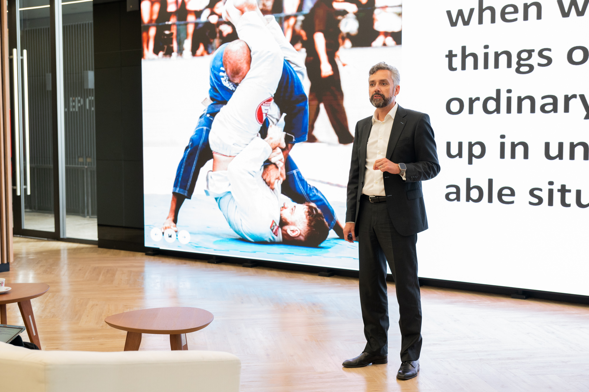 Seminar "From Startups to Scale-Ups: a Swedish Perspective" CUTIP Partners to Boost Thai Startups�� Global Success in Sweden