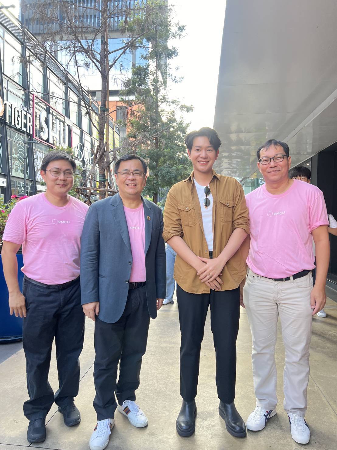 PMCU Teams Up with "Artists Unite for Charity" for "Water Recedes, Friends Emerge" Concert to Support Northern Thailand Flood Victims @Siam Square Walking Street?