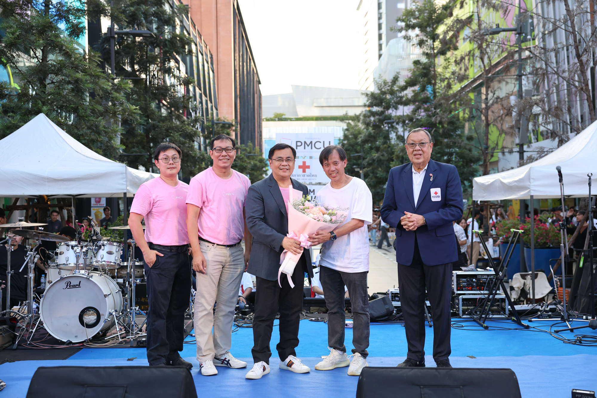 PMCU Teams Up with "Artists Unite for Charity" for "Water Recedes, Friends Emerge" Concert to Support Northern Thailand Flood Victims @Siam Square Walking Street?