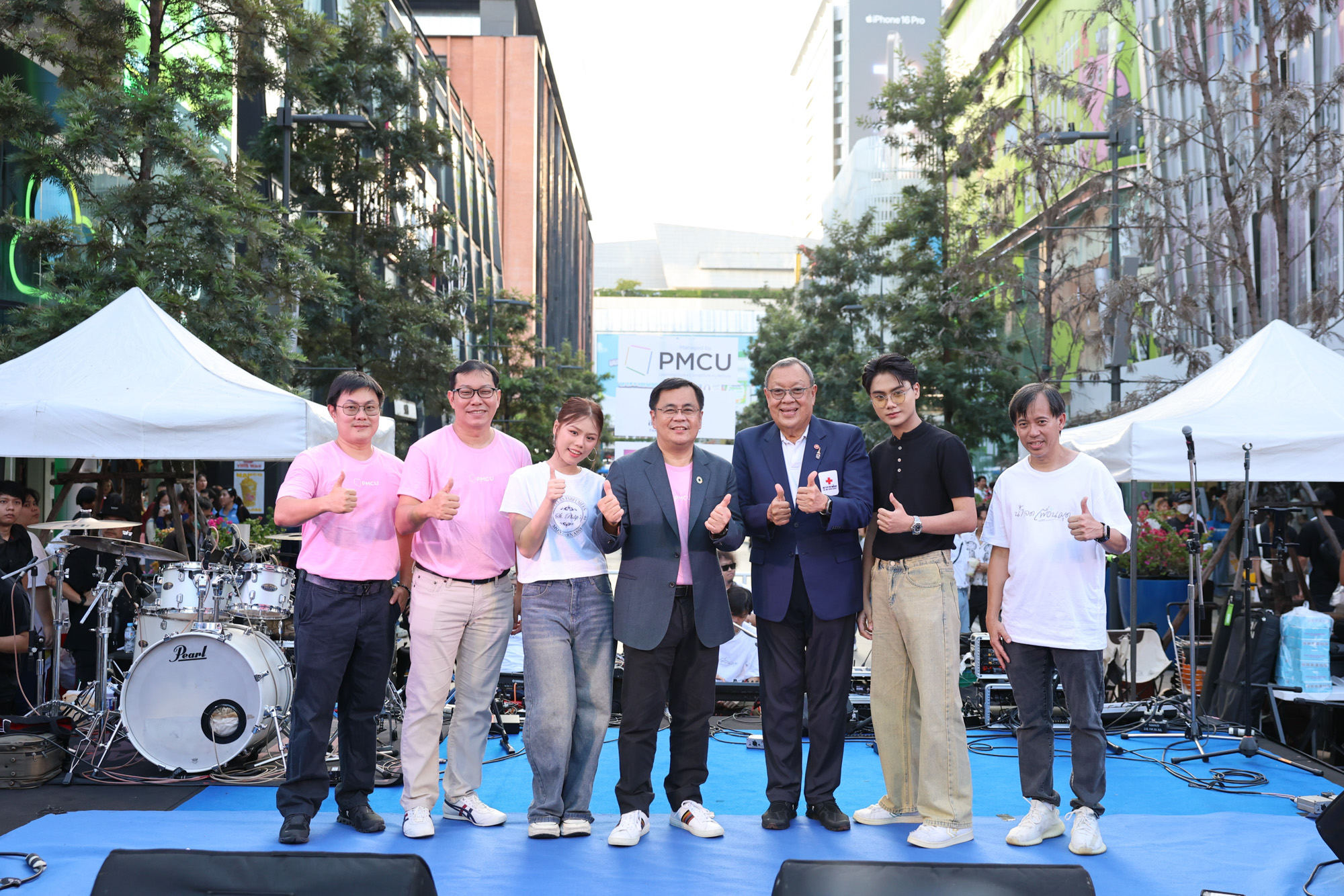PMCU Teams Up with "Artists Unite for Charity" for "Water Recedes, Friends Emerge" Concert to Support Northern Thailand Flood Victims @Siam Square Walking Street?
