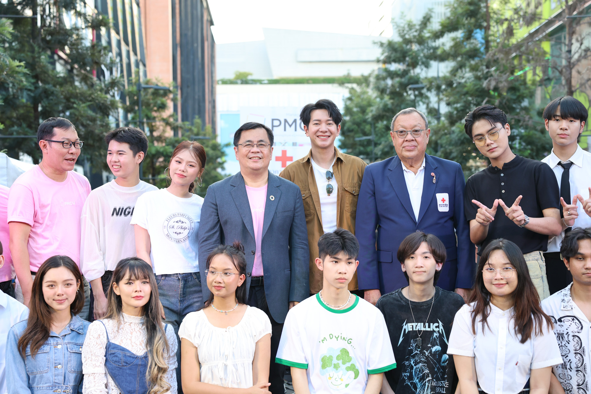 PMCU Teams Up with "Artists Unite for Charity" for "Water Recedes, Friends Emerge" Concert to Support Northern Thailand Flood Victims @Siam Square Walking Street?