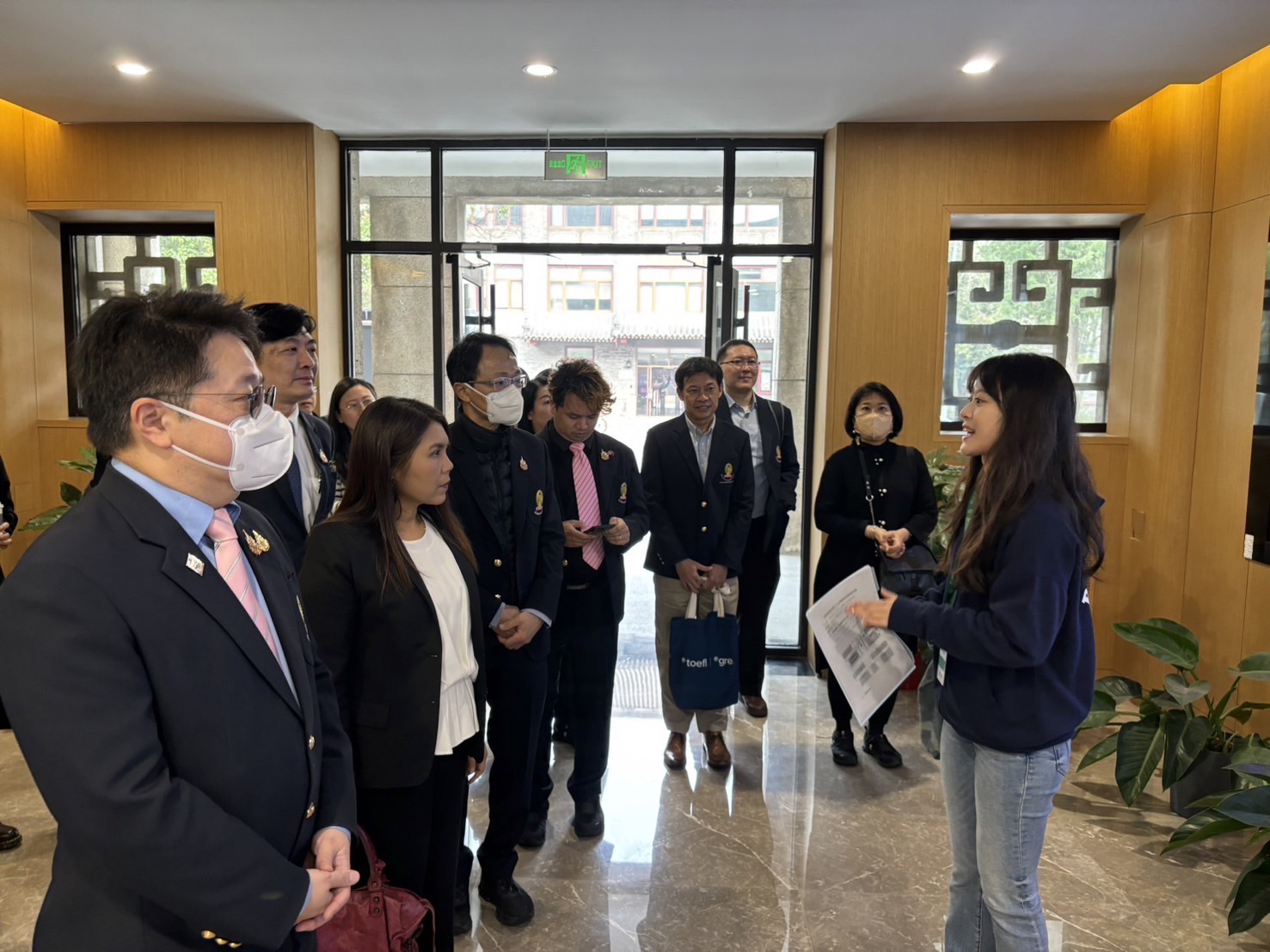 �鶹���� Executives Visit Peking University?