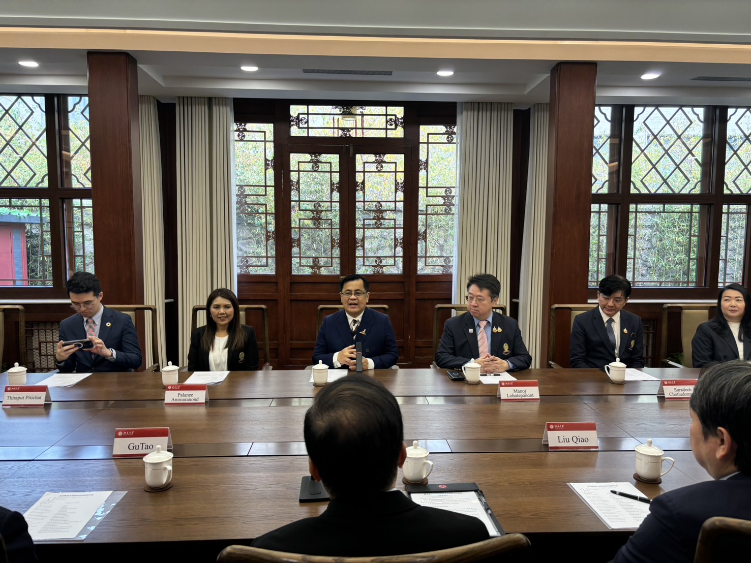 �鶹���� Executives Visit Peking University?
