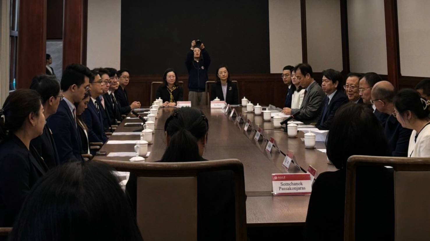 �鶹���� Executives Visit Peking University?