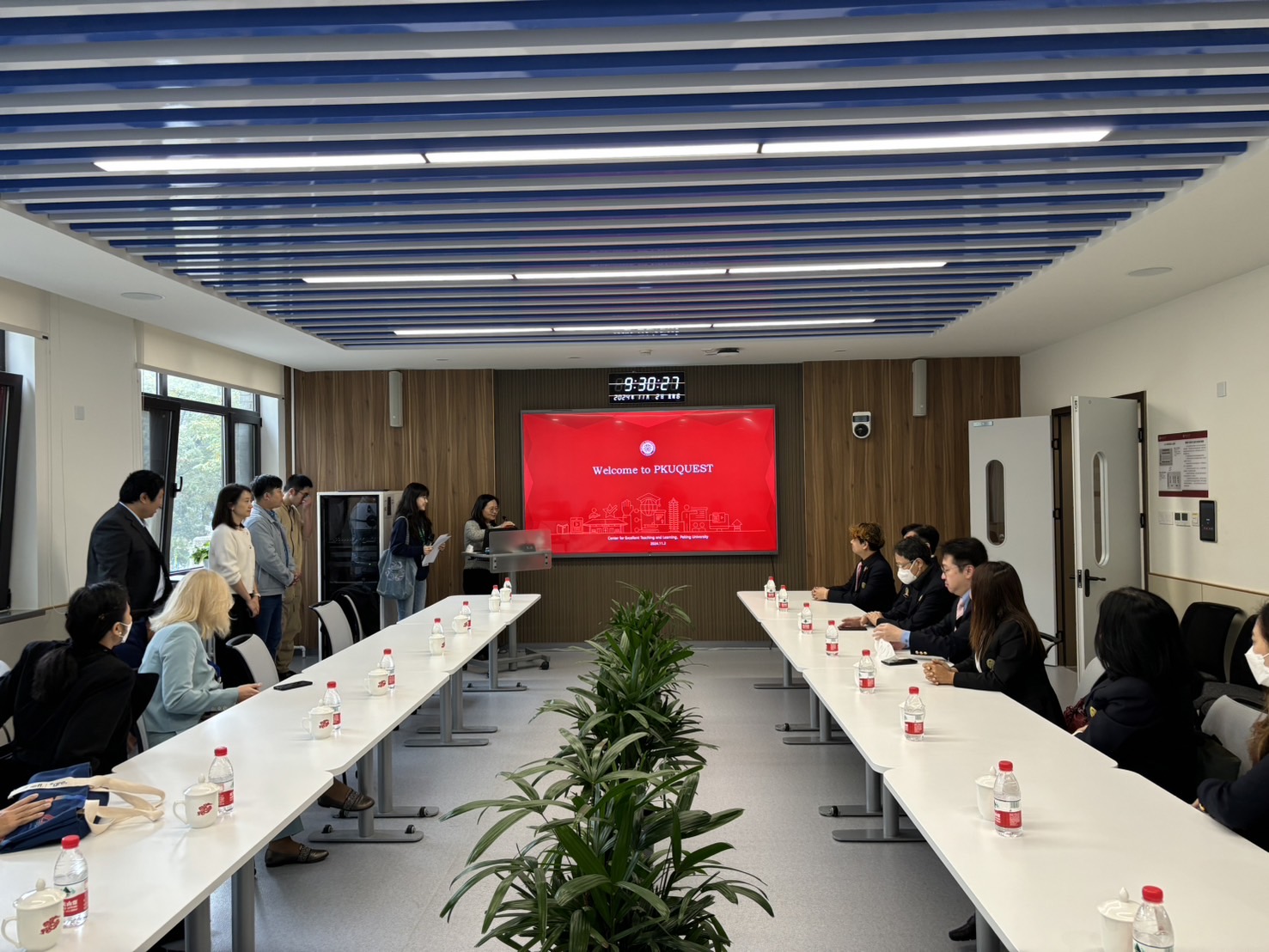 �鶹���� Executives Visit Peking University?