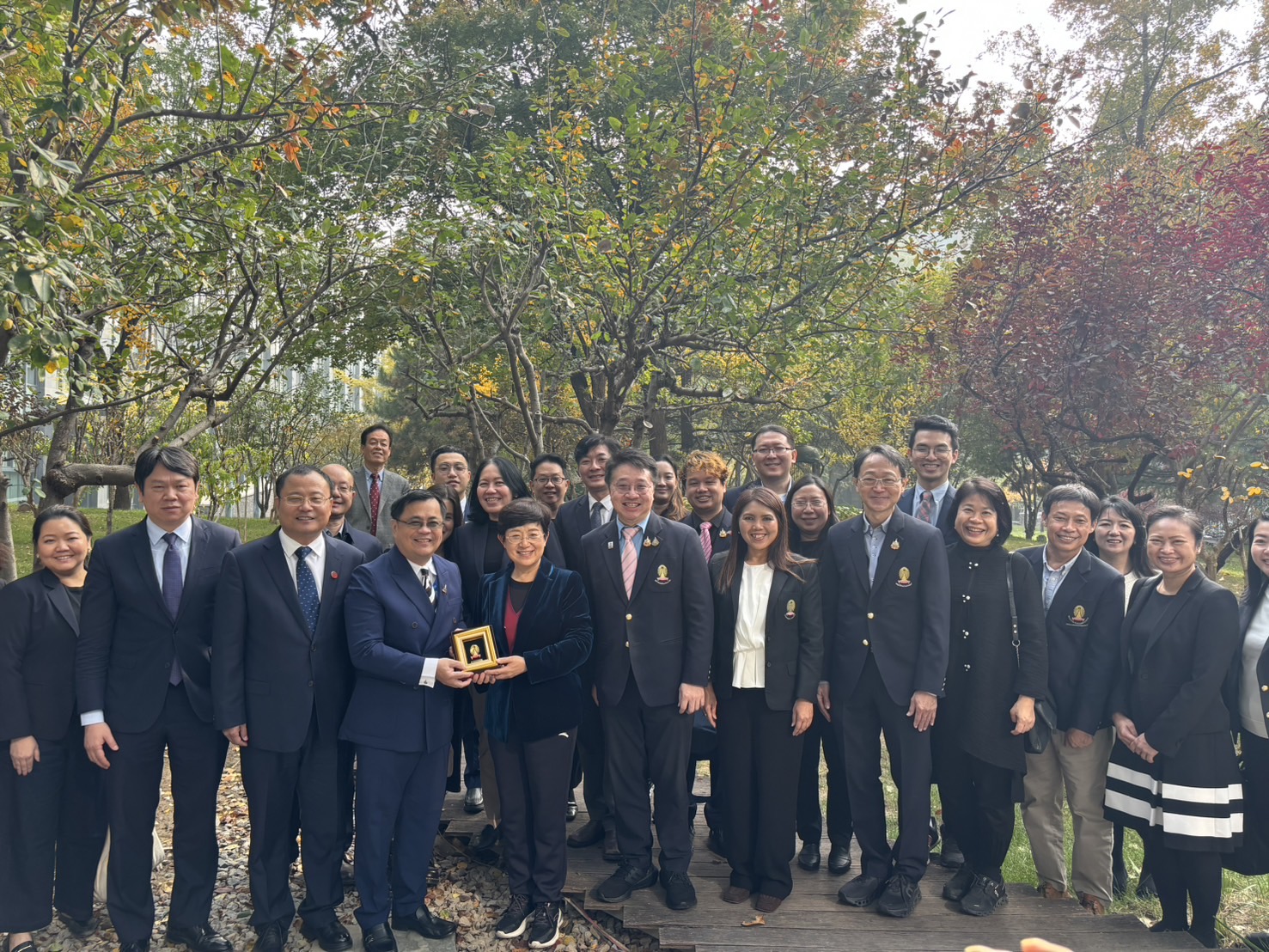 �鶹���� Executives Visit Peking University?