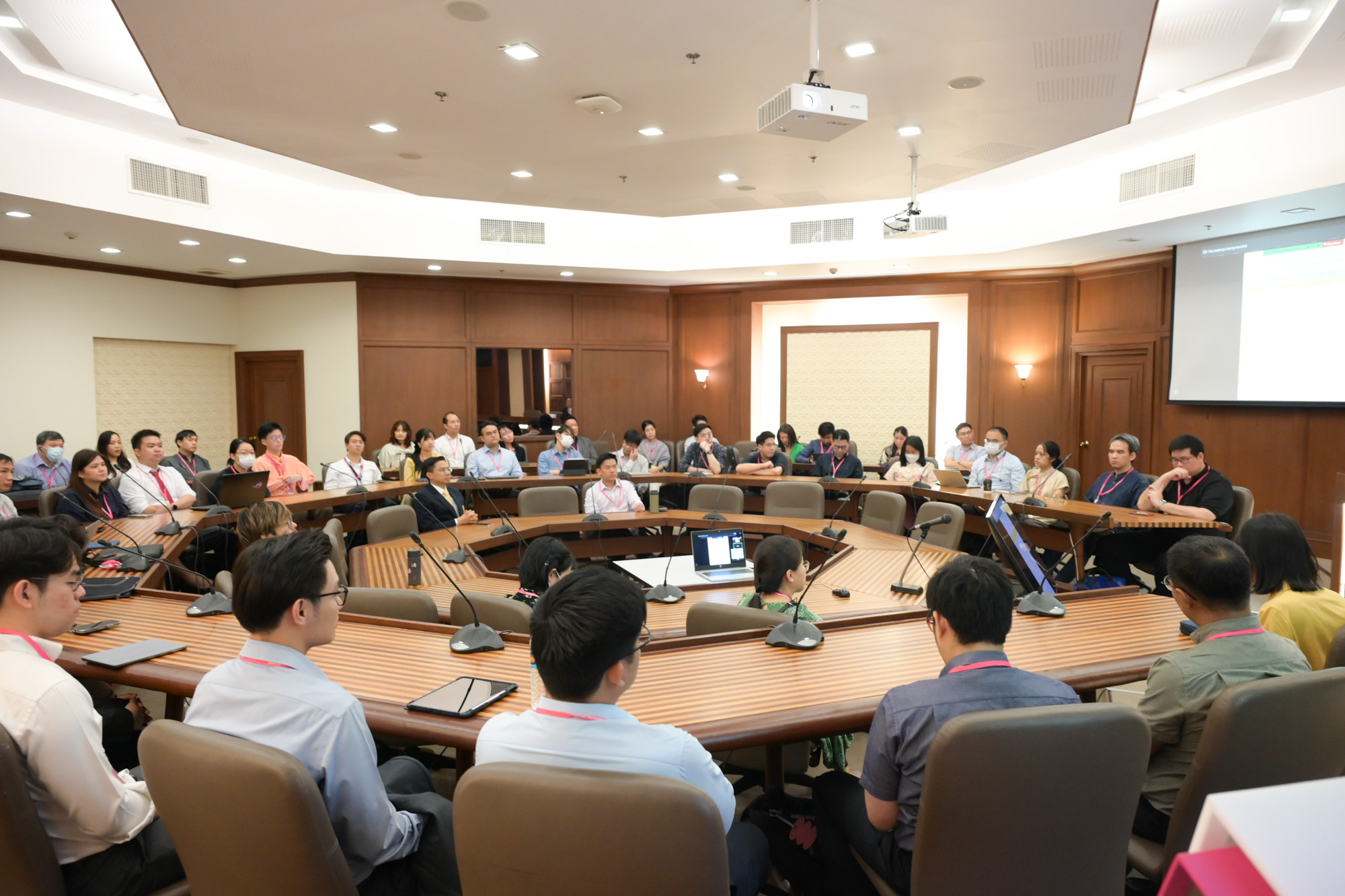 Orientation for New Lecturers and Researchers: ��Potential Development for New Lecturers and Researchers�� Gen 30?