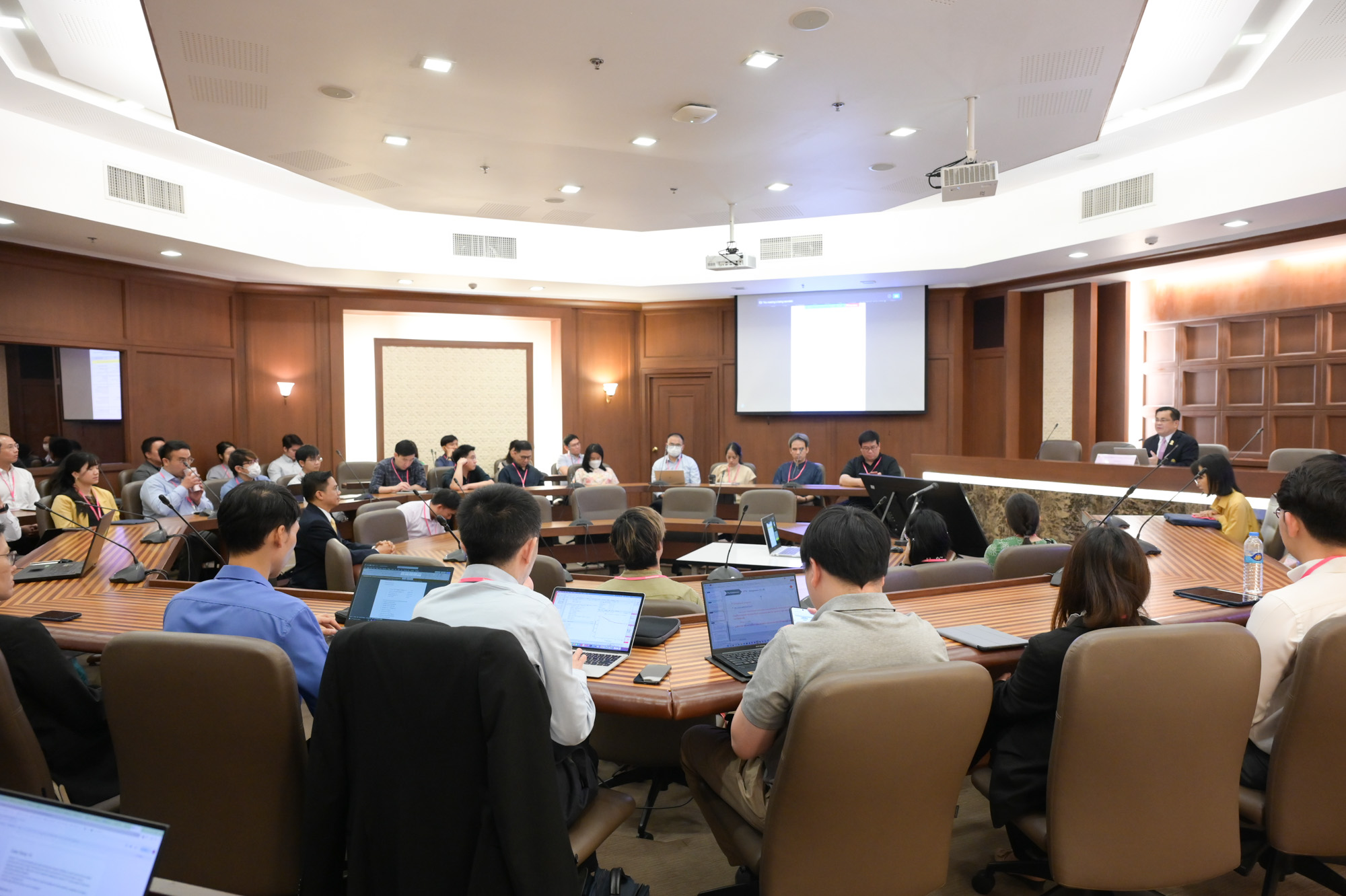 Orientation for New Lecturers and Researchers: ��Potential Development for New Lecturers and Researchers�� Gen 30?