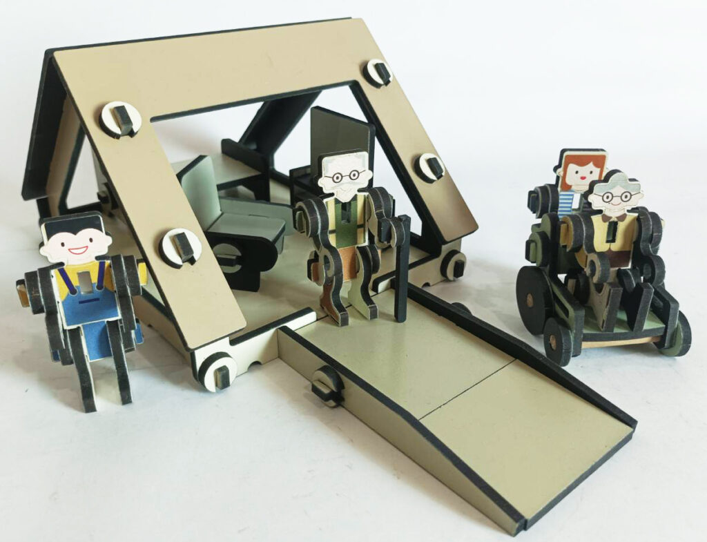 "Nifty Elderly: Toys and Home Décor to Foster Relationships Between Young Children and the Elderly" Wins a Gold at an Innovation Contest in Hong Kong 