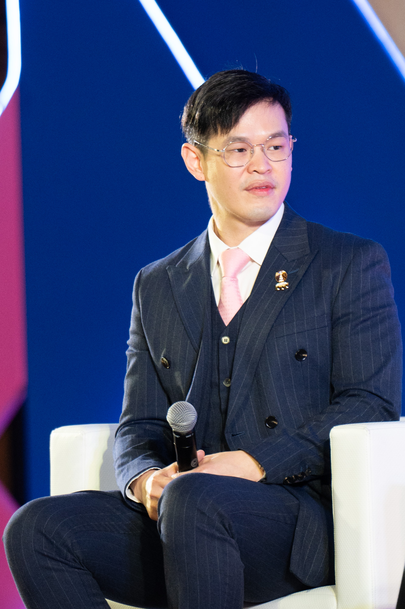 The event was moderated by Asst. Prof. Dr. Ake Pattaratanakun, Chief Brand Officer of �鶹����