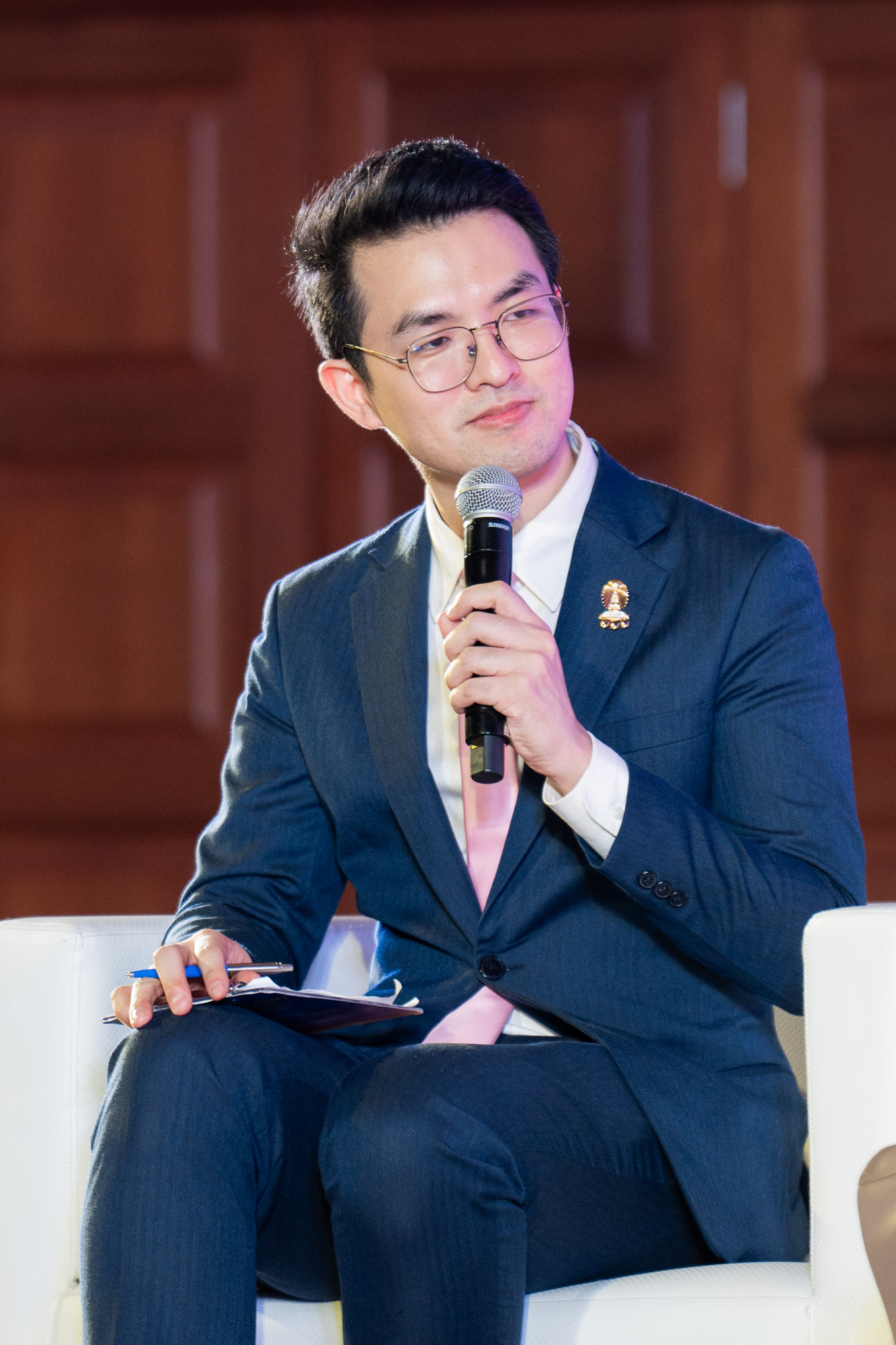 Dr. Thiraput Pitichat, Assistant to the President of �鶹����