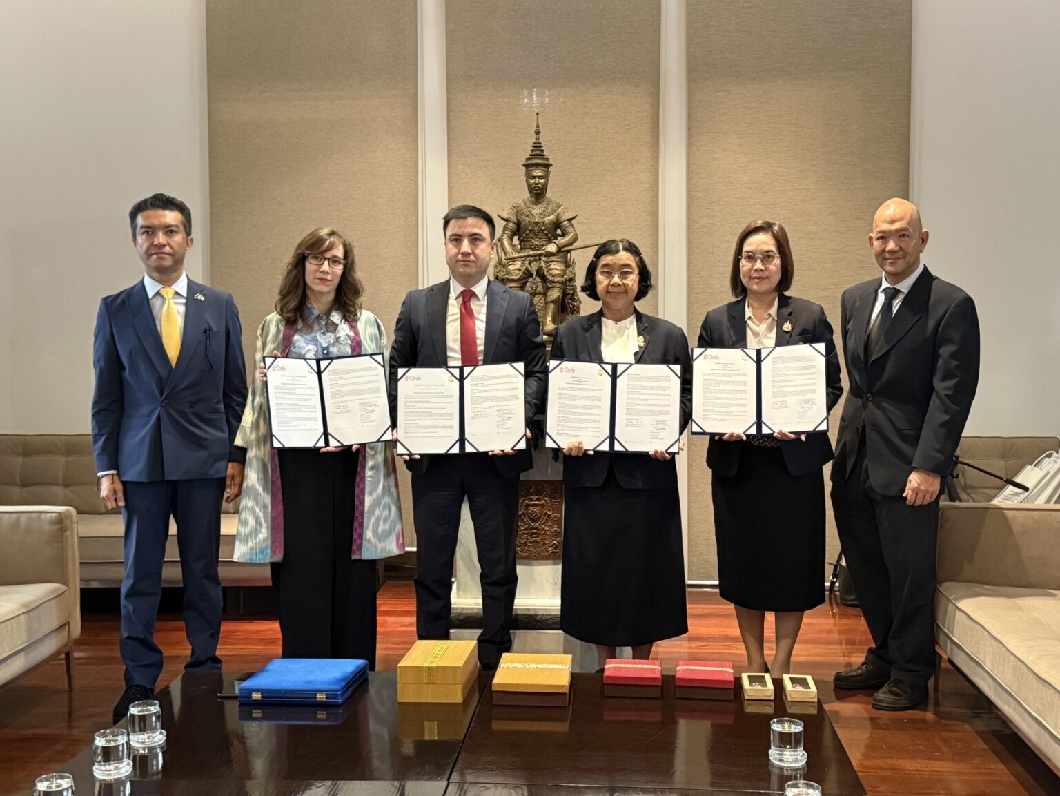 Faculty of Fine and Applied Arts, �鶹����, Sign an MOU and a Concert and Performances with Artists from Uzbekistan State Institute of Arts and Culture